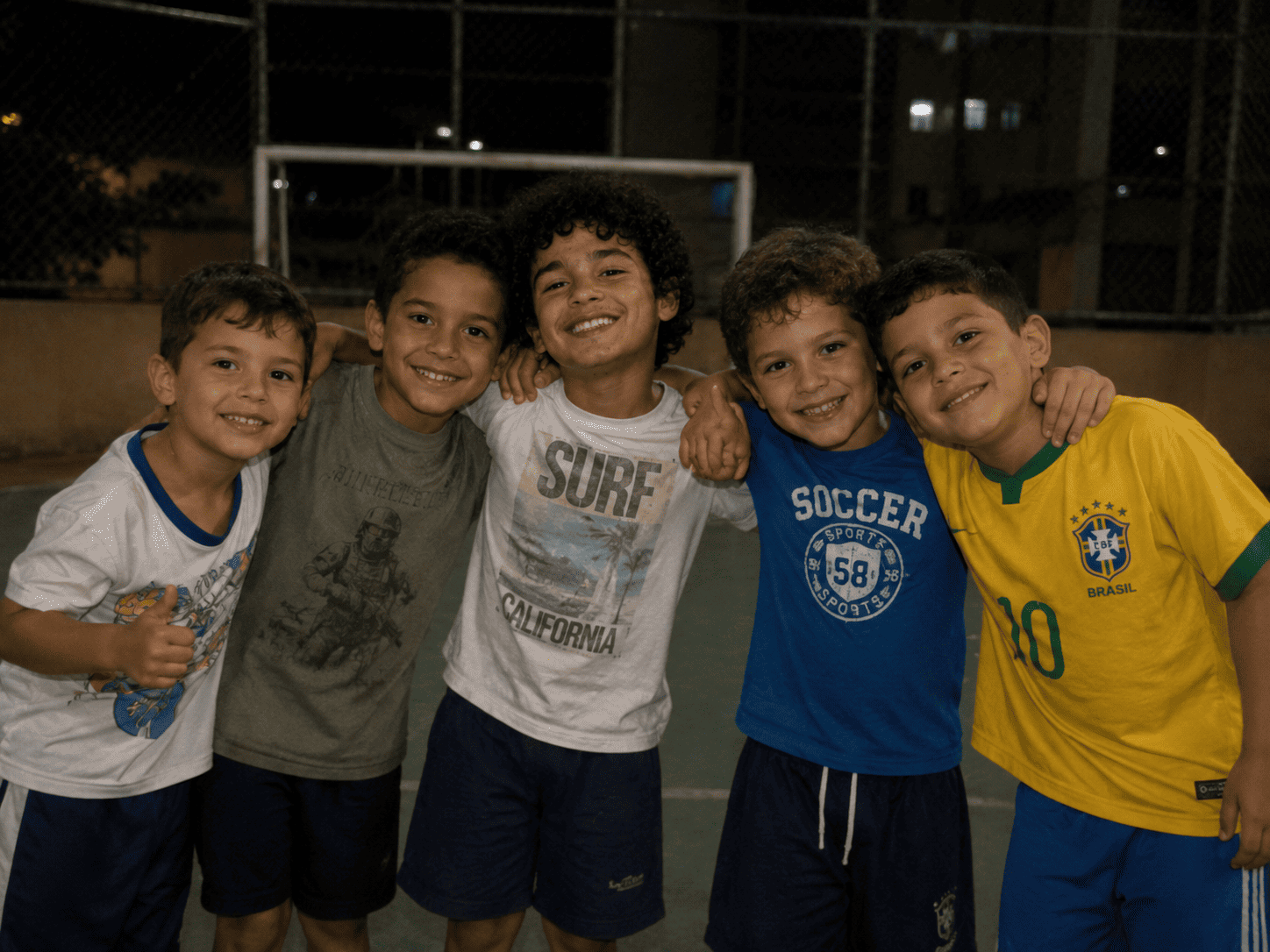 Sempre com muitos amigos.